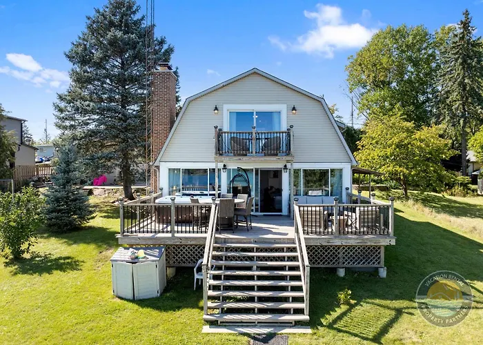 Cross Retreat With Hot Tub & Stunning Views Holiday home